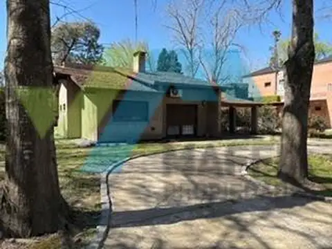 Casa en Alquiler con 1 cochera