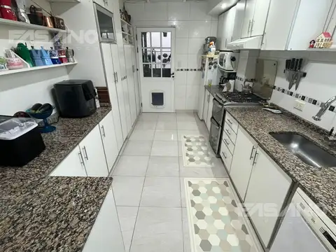Depto Tipo Casa 5 ambientes con 2 baños