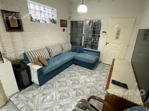 Depto Tipo Casa 5 ambientes con 2 baños