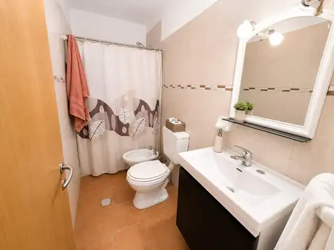 Casa 8 ambientes con 1 baño