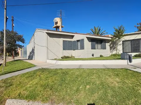 CASA IMPONENTE EN ESQUINA LUZURIAGA MAIPU