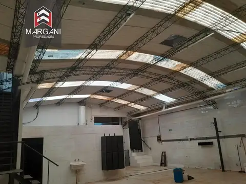 Galpon industrial 300m2 c/ Trifasica + Montacargas