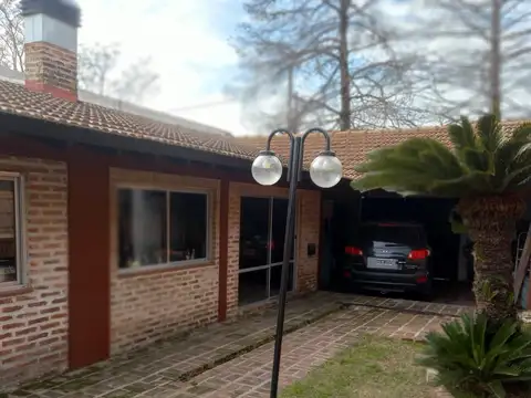 Casa en Venta con 3 cocheras