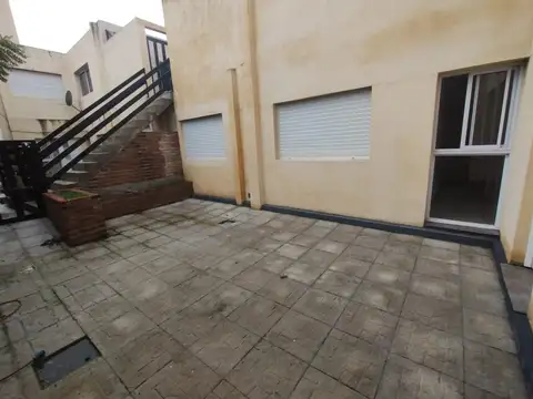 PH  EN VENTA CON PATIO EN BARRIO BELGRANO