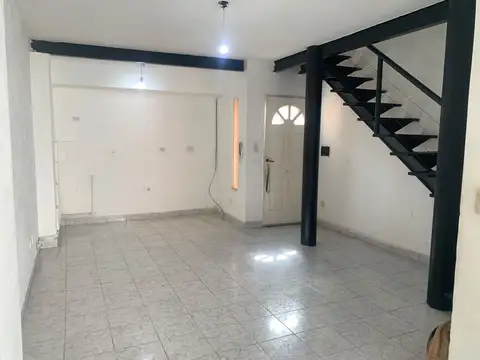Depto Tipo Casa en Venta de 3 ambientes