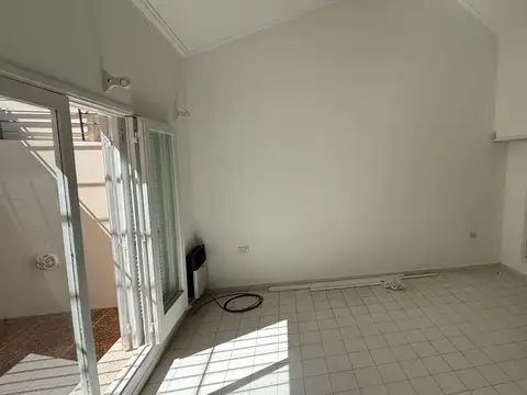 Casa en Alquiler con 1 cochera