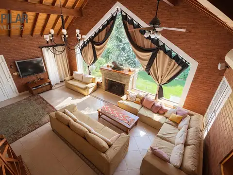 Casa 7 ambientes con 4 baños