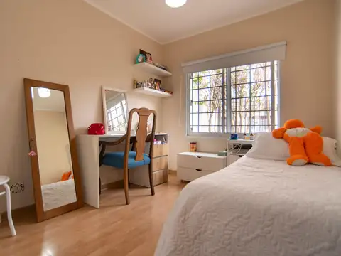 Casa en Venta con 4 cocheras