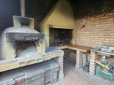 VENTA CASA C/PILETA 3 DOR SAN LORENZO APTA CREDITO