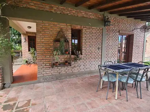 Casa 5 ambientes con 2 baños