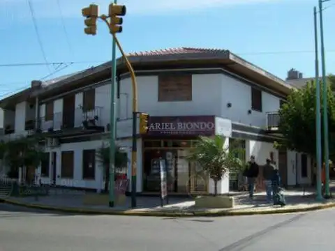 LOCAL COMERCIAL EN ALQUILER EN ESQUINA