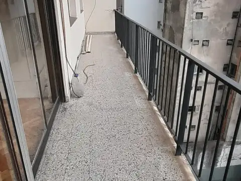3 AMBIENTES CONTRAFRENTE MUY LUMINOSO BALCON CORRIDO