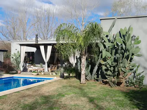 Casa en Venta con 2 cocheras