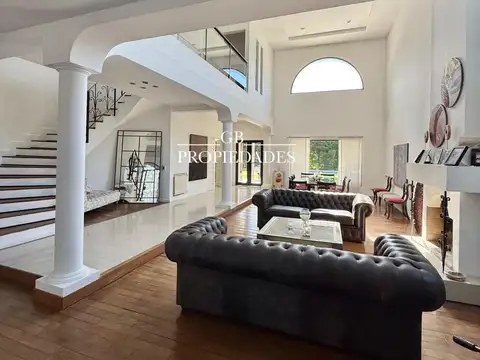 Casa en Alquiler Temporal con 8 cocheras