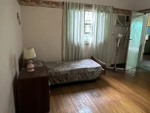 CASA CON 2 LOCALES AL FRENTE + LOTE PROPIO – EXCELENTE OPORTUNIDAD. APTA CREDITO