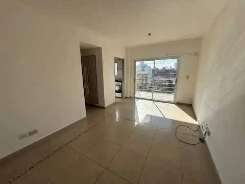 SEMIPISO 2 AMBIENTES AL CONTRAFRENTE CON BALCÓN - APTO PROFESIONAL