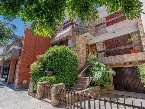 Venta casa Barrio Naon Mataderos con cocheras