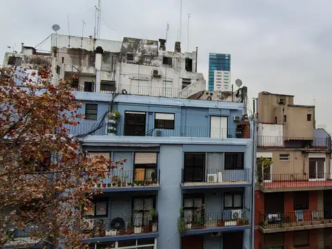 Monoambiente amueblado con balcón