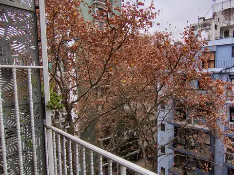 Monoambiente amueblado con balcón