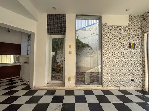 Oficina 5 ambientes con 1 baño