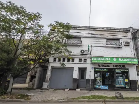 VENTA CASA DE 4 DORMITORIOS CON LOCAL AL FRENTE