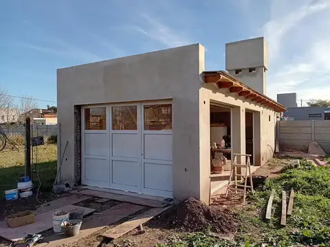 CASA EN VENTA 1 DORMITORIO EN FUNES CITY