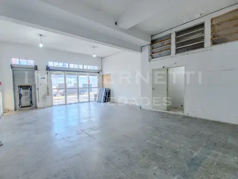 Local 120 m2 - Con oficinas -