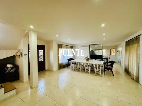 Casa 5 ambientes con 3 baños