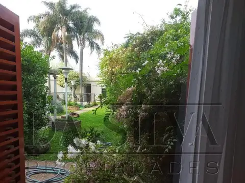 Casa 6 ambientes con 4 baños