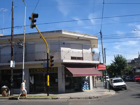 DEPARTAMENTO TIPO CASA 2 AMB CENTRO