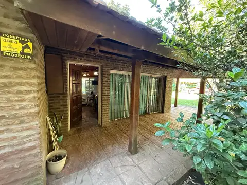 Casa en venta en amplio Lote de 1418m2 | Parque Leloir | Quincho y pileta