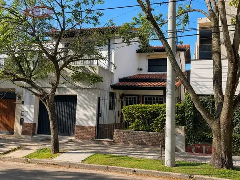 Muy linda casa en Bermudez al 600 en La Lucila - Calle Cortada - En Venta