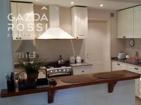 Casa 4 ambientes con 3 baños