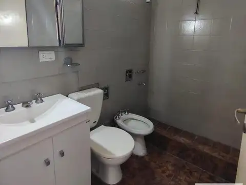 Casa en venta - 2 Dormitorios 1 Baño - 220Mts2 - Río Cuarto