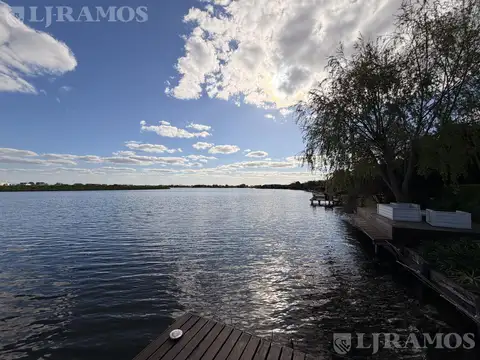 Casa al agua -  4 dormitorios - Oeste