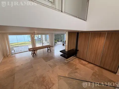 Casa 9 ambientes con 6 baños