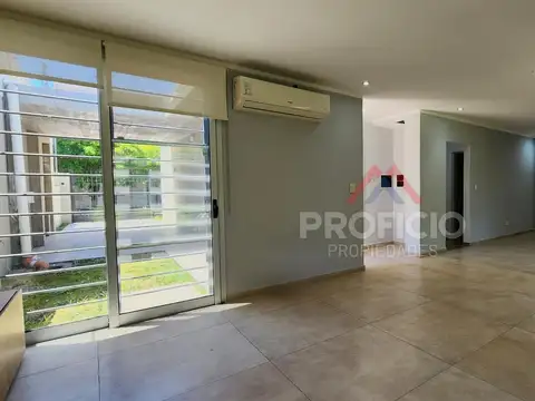 Casa en Alquiler con 2 cocheras