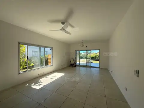 Casa en Alquiler de 3 dormitorios