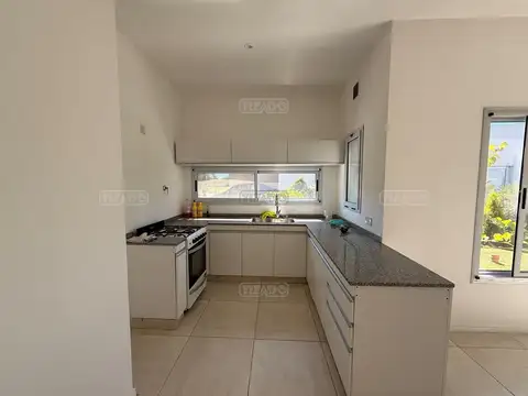 Casa en Alquiler en Pilar del Este - San Ramon, USD 950