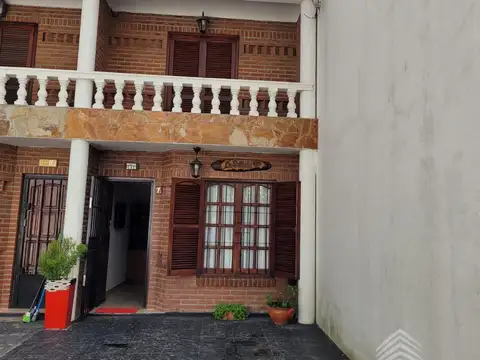 Depto Tipo Casa 4 ambientes con 2 baños