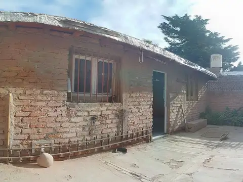 VENTA CASA EN GODOY CRUZ A REFACCIONAR