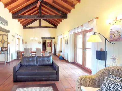 Casa 5 ambientes con 3 baños