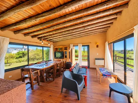 Casa en Venta con 3 cocheras