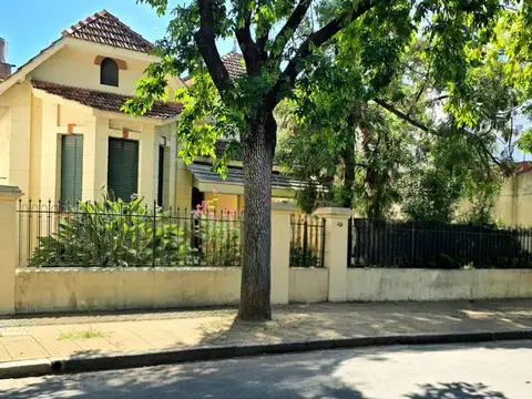 Venta Casa 6 amb doble lote cocheras - Agronomía