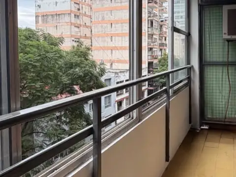 VENTA CENTRO SAN LORENZO 1730 PISO 4 , TRES DORMITORIOS BALCON AL FRENTE