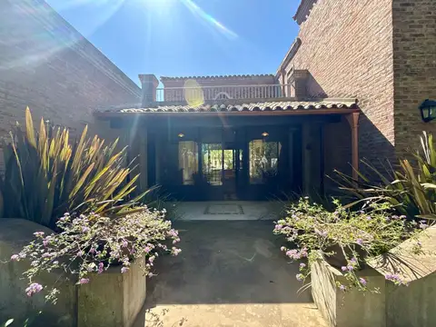 Casa en Alquiler Temporal con 4 cocheras