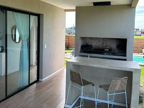 Casa 2 ambientes con 1 baño