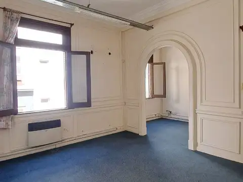 Vende oficina/ departamento de 6 ambientes en Montserrat