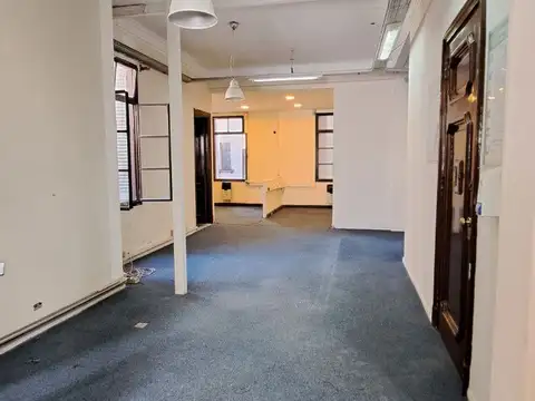 Oficina 6 ambientes con 2 baños