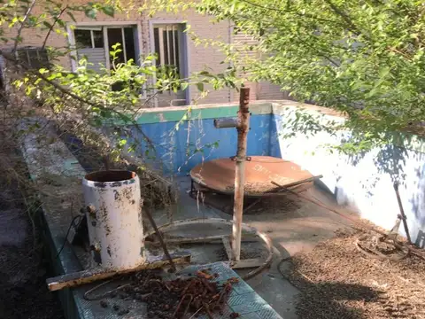 IMPORTANTE PROPIEDAD FRENTE AL CAMPO LA GLORIA, APTA PARA EDIFICIOS